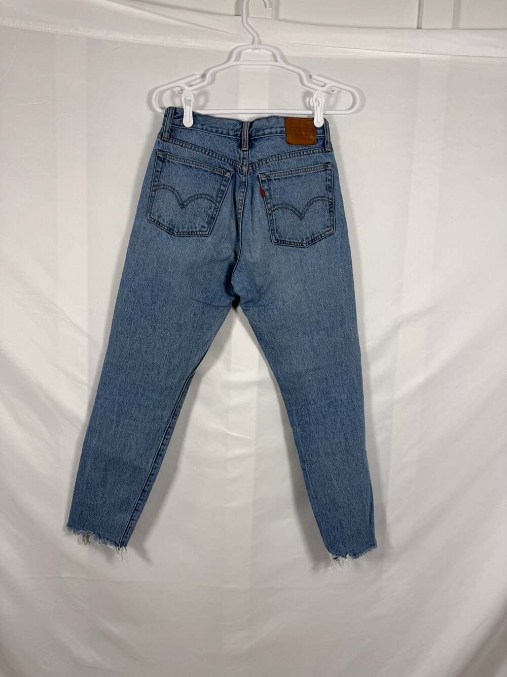Levi's Premium Wedgie High Rise Tapered Jeans in Light Wash - Women's Size 27 - Picture 5 of 11